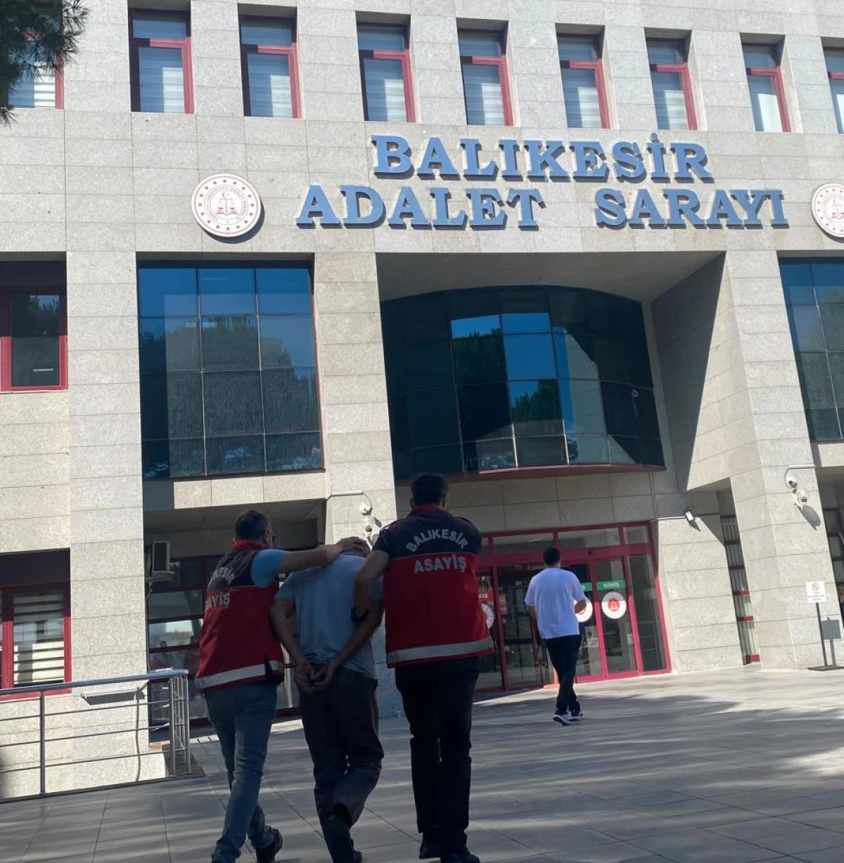 4 yaşındaki Esra'nın &ouml;l&uuml;m&uuml; 21 yıl sonra aydınlatıldı