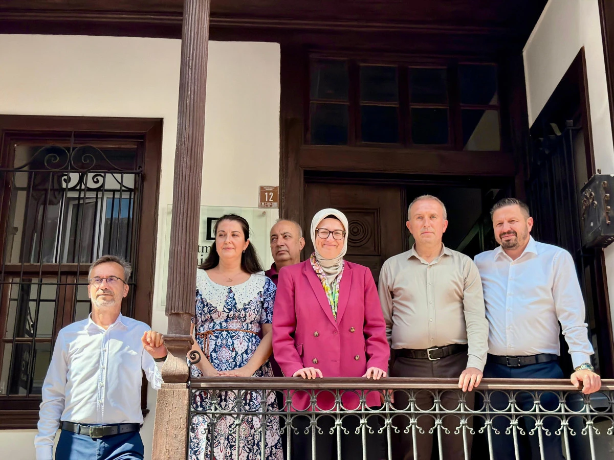 Ak Parti Balıkesir Milletvekili Belgin Uygur ve AK Parti İl Başkanı Mehmet Aydemir, Mimarlar Odası Balıkesir Şubesi'ni Ziyaret Etti
