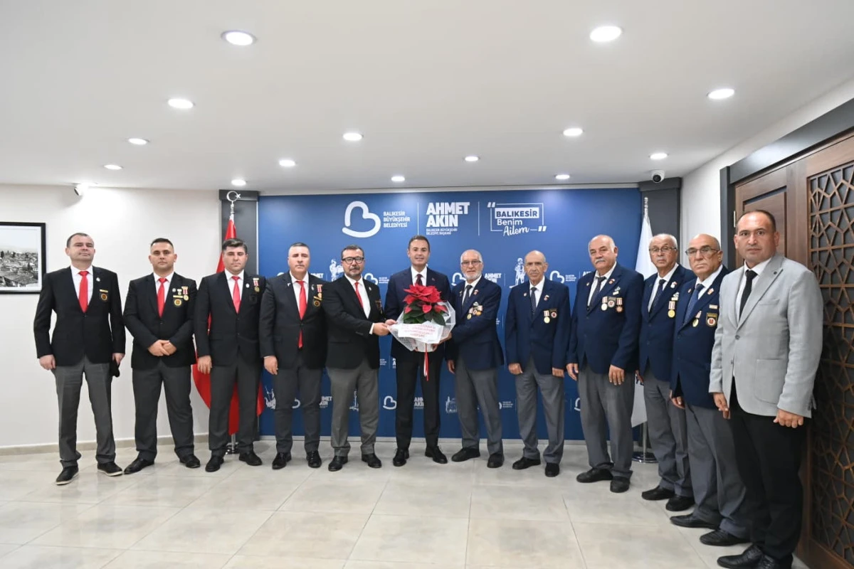 Akın: &ldquo;Gazilerimiz başımızın tacıdır&rdquo;