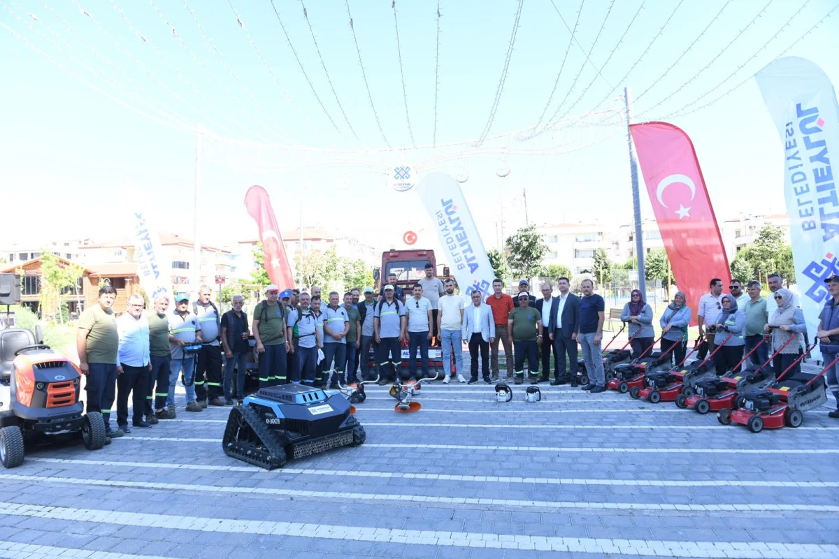 ALTIEYL&Uuml;L BELEDİYESİ ARA&Ccedil; VE EKİPMAN PARKINI G&Uuml;&Ccedil;LENDİRDİ