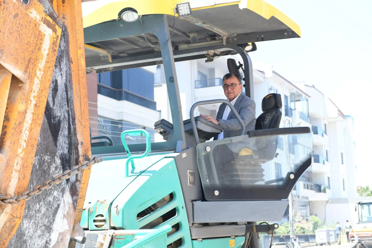 ALTIEYL&Uuml;L&rsquo;DE ASFALT MESAİSİ ARALIKSIZ S&Uuml;R&Uuml;YOR