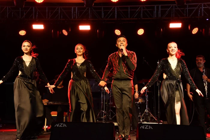 Ayvalık&rsquo;ta Yaz Konserleri Kapsamında MOD10 ve Ayhan Erden R&uuml;zg&acirc;rı Esti