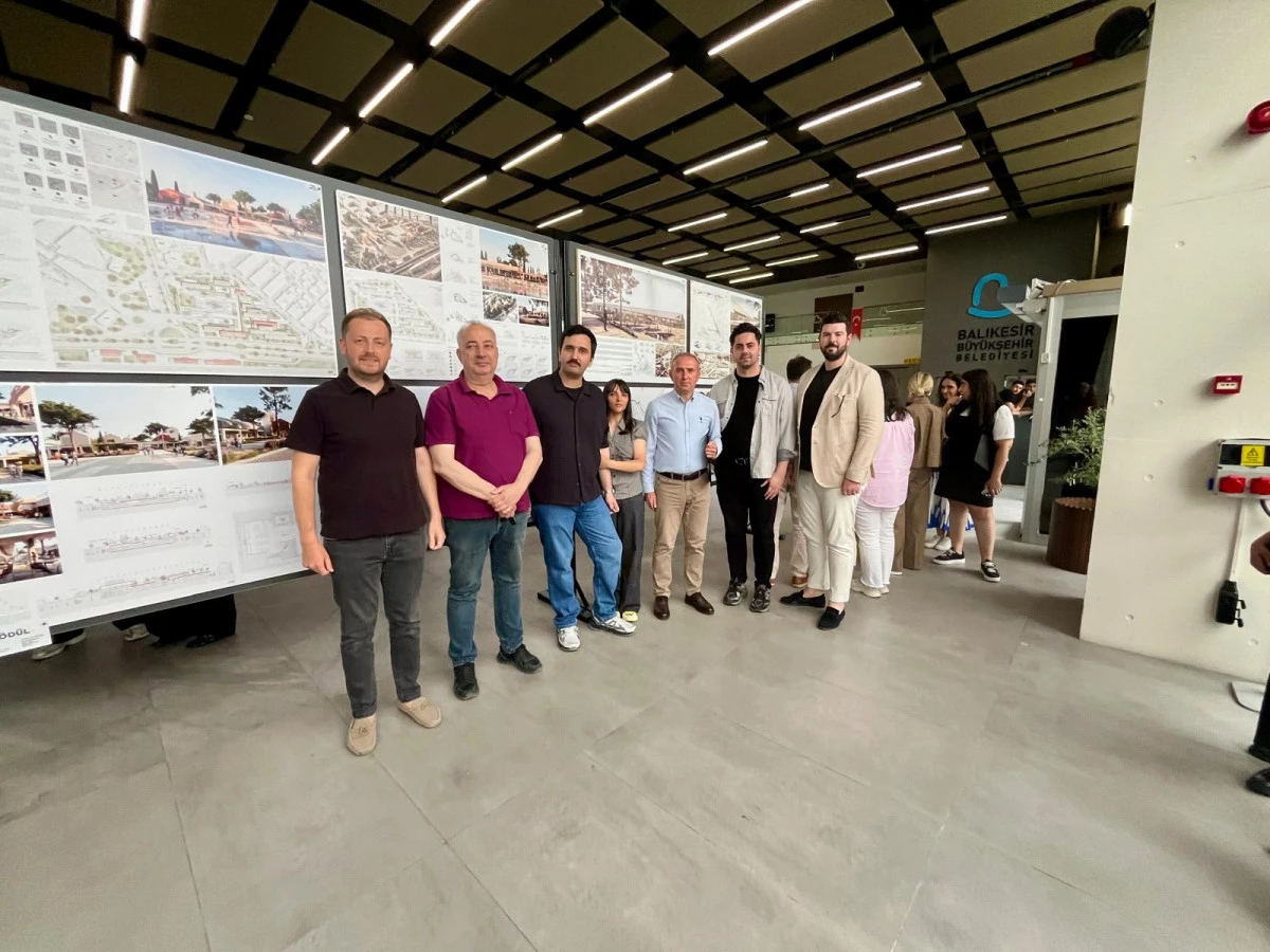 Balıkesir Cumhuriyet Meydanı Sosyal Merkezi İ&ccedil;in En İyi Projeler &Ouml;d&uuml;llendirildi..