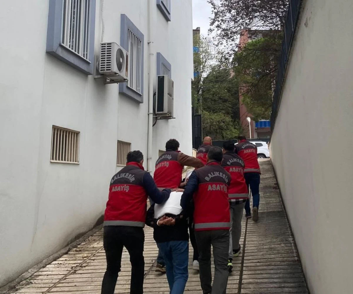 Balıkesir polisi &uuml;st &uuml;ste operasyonlarla cinayeti aydınlattı  