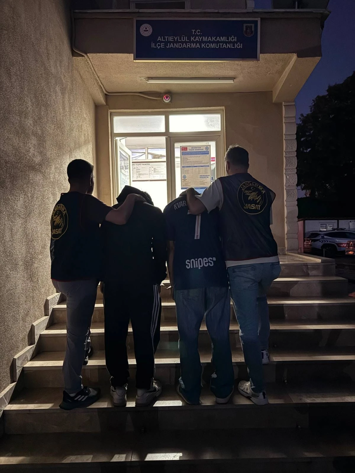 Balıkesir'de jandarma dedektifi motosiklet hırsızlarına g&ouml;z a&ccedil;tırmadı