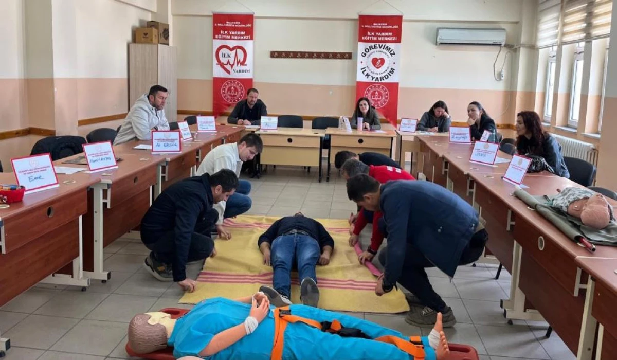Balıkesir'de &ouml;ğretmelere hayat kurtaran uygulamalı eğitim   