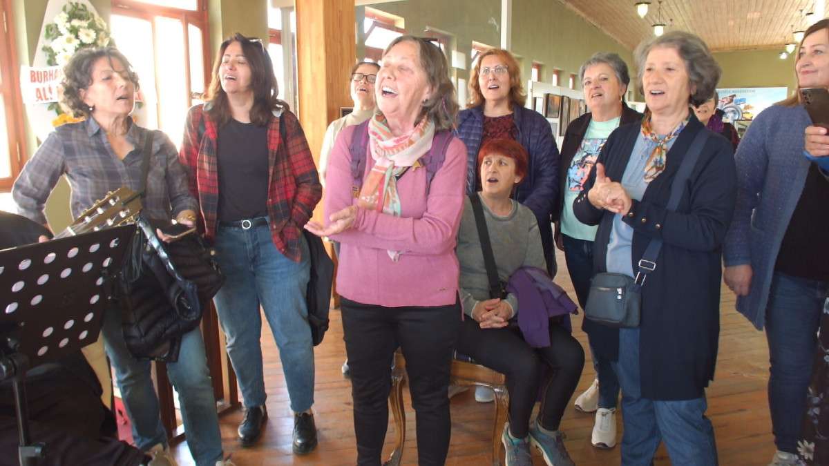 Balıkesirli kadınlardan sazlı s&ouml;zl&uuml; resim sergisi
