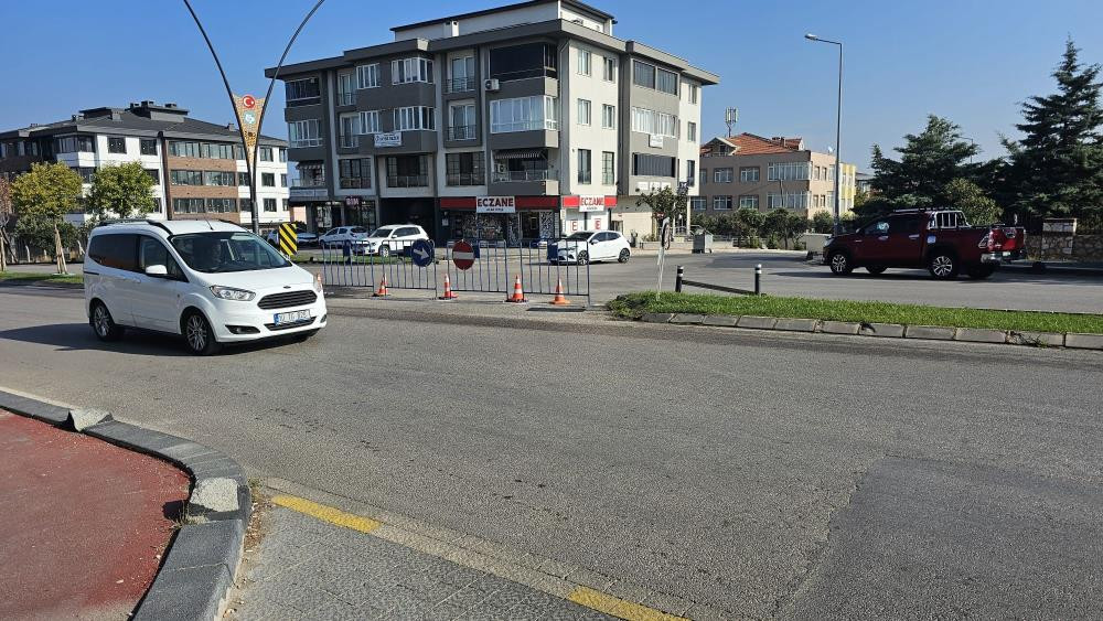 Bandırma'da yol kapandı, işler karıştı