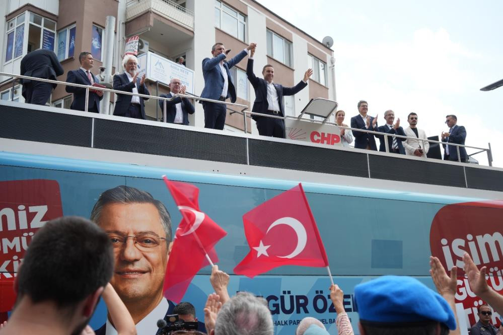 CHP Genel Başkanı Özgür Özel'den Ahmet Akın'a övgüler