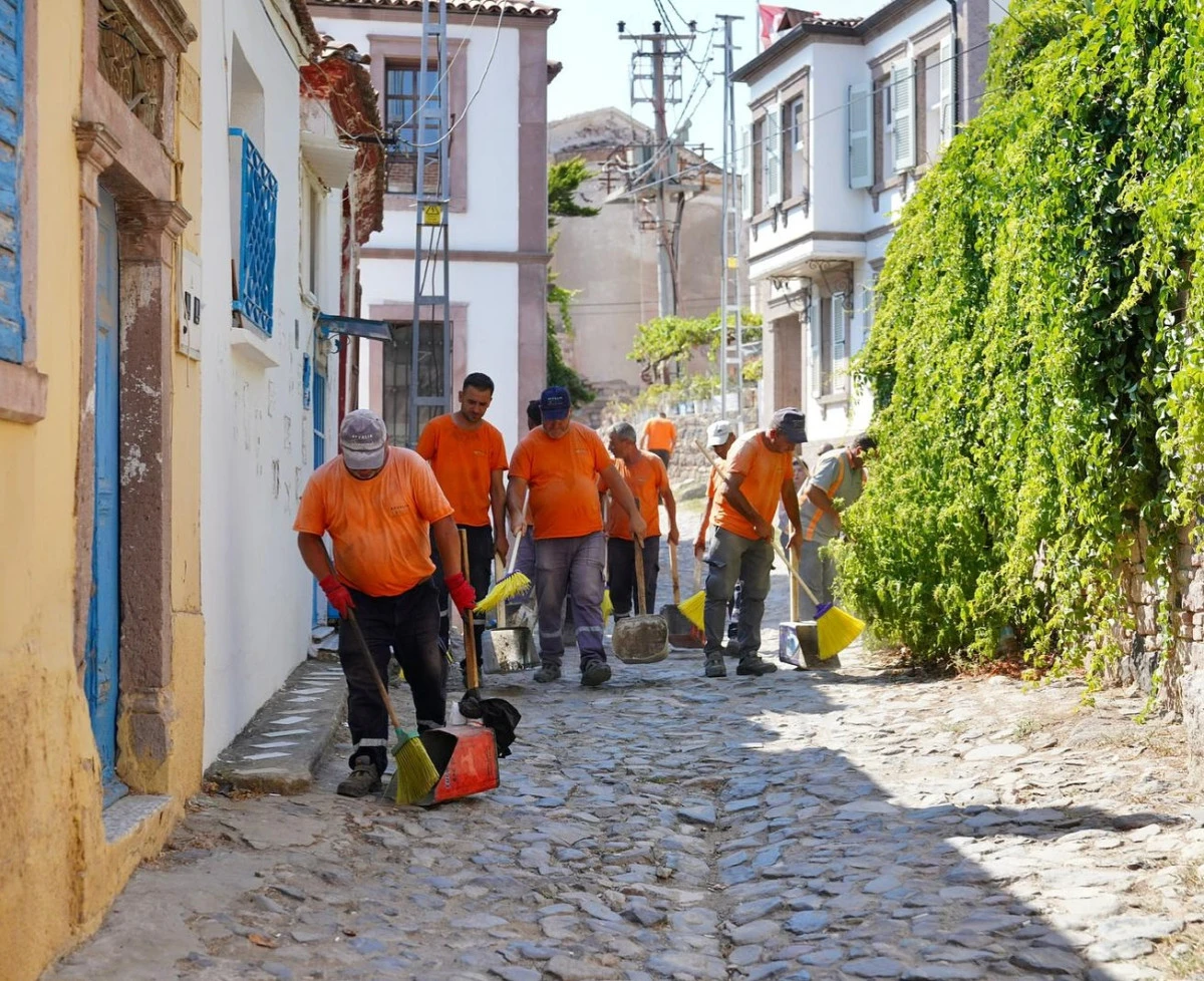 Cunda Adası&rsquo;nda Temizlik Operasyonu
