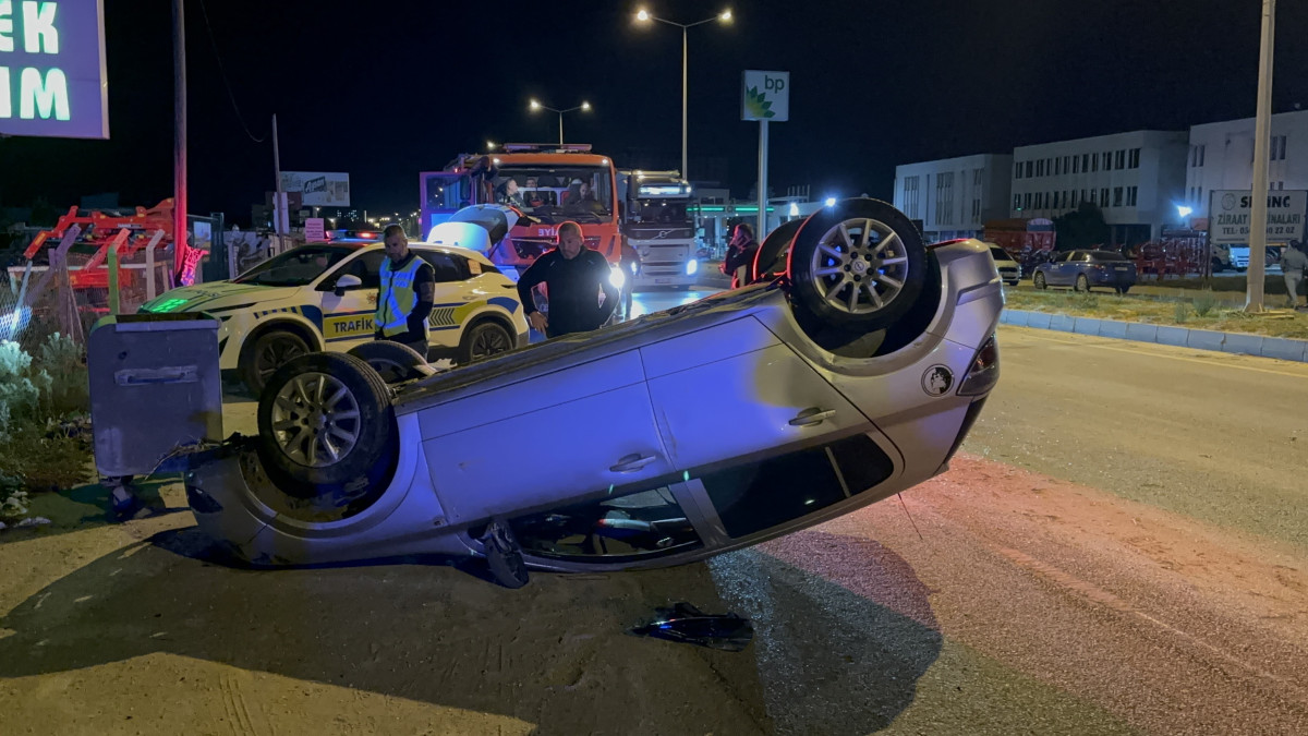 Edirne'de kontrolden çıkan otomobil takla attı: 2 yaralı