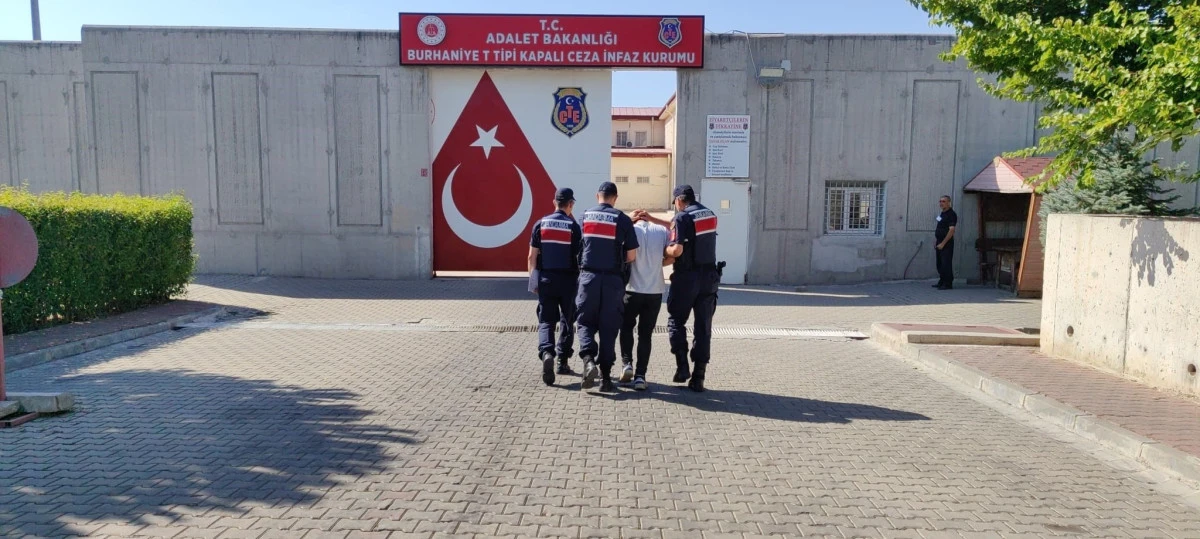 Edremit'teki yangın i&ccedil;in &ouml;zel ekip kuruldu: Yakalanan ş&uuml;pheli tutuklandı