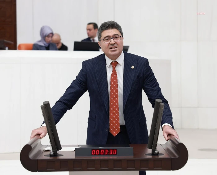 Ensar Aytekin&rsquo;den &Ouml;zg&uuml;r &Ouml;zel&rsquo;e Destek Mesajı: &ldquo;Sımsıkı ve Kol Kola Arkasındayız&rdquo;
