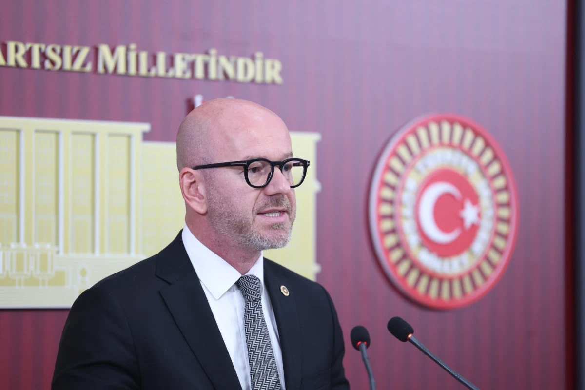 &ldquo;FON KRİZİNDE G&Uuml;N&Uuml; KURTARAN D&Uuml;ZENLEMEYLE VATANDAŞIN HAKKI KORUNAMAZ&rdquo;