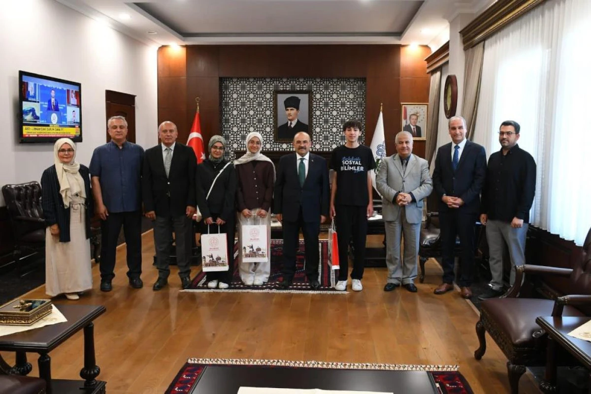İmam Birgivi'nin yarışmasında 'Gen&ccedil; Kalemler' &ouml;d&uuml;llendirildi