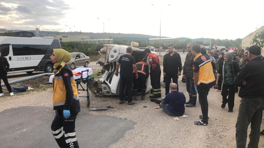 İşçi servisinde can pazarı...13 işçi yaralandı