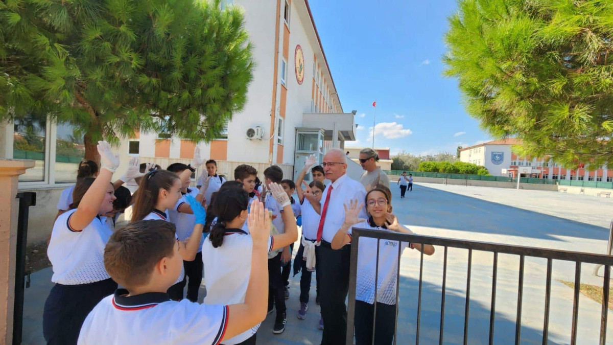 Karesili öğrenciler 'Bir İyilik Yap projesi ile çevre temizliği yaptı