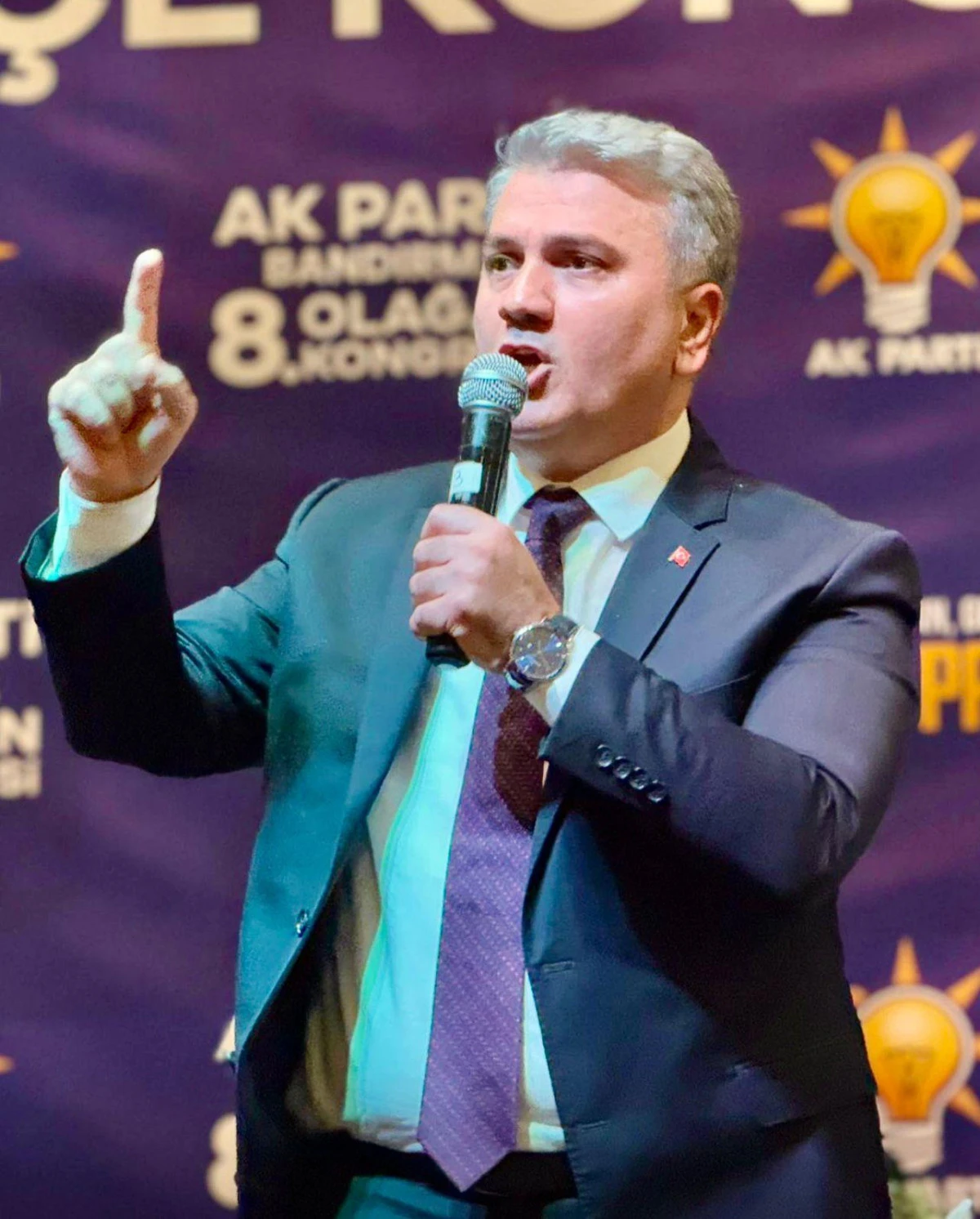 Milletvekili Mustafa Canbey&rsquo;den &Ouml;zatıcı&rsquo;ya sert tepki: &ldquo;Milletin hafızası sizin siyasi hayatınız kadar kısa değil&rdquo;