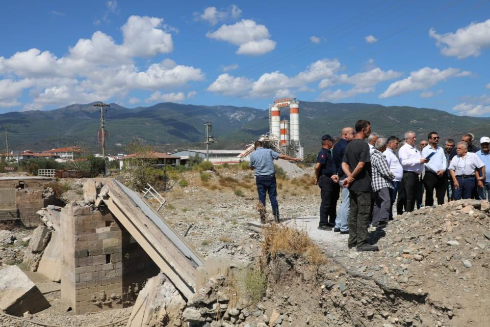 Sel felaketinde yıkılan köprünün yeniden yapılması isteniyor