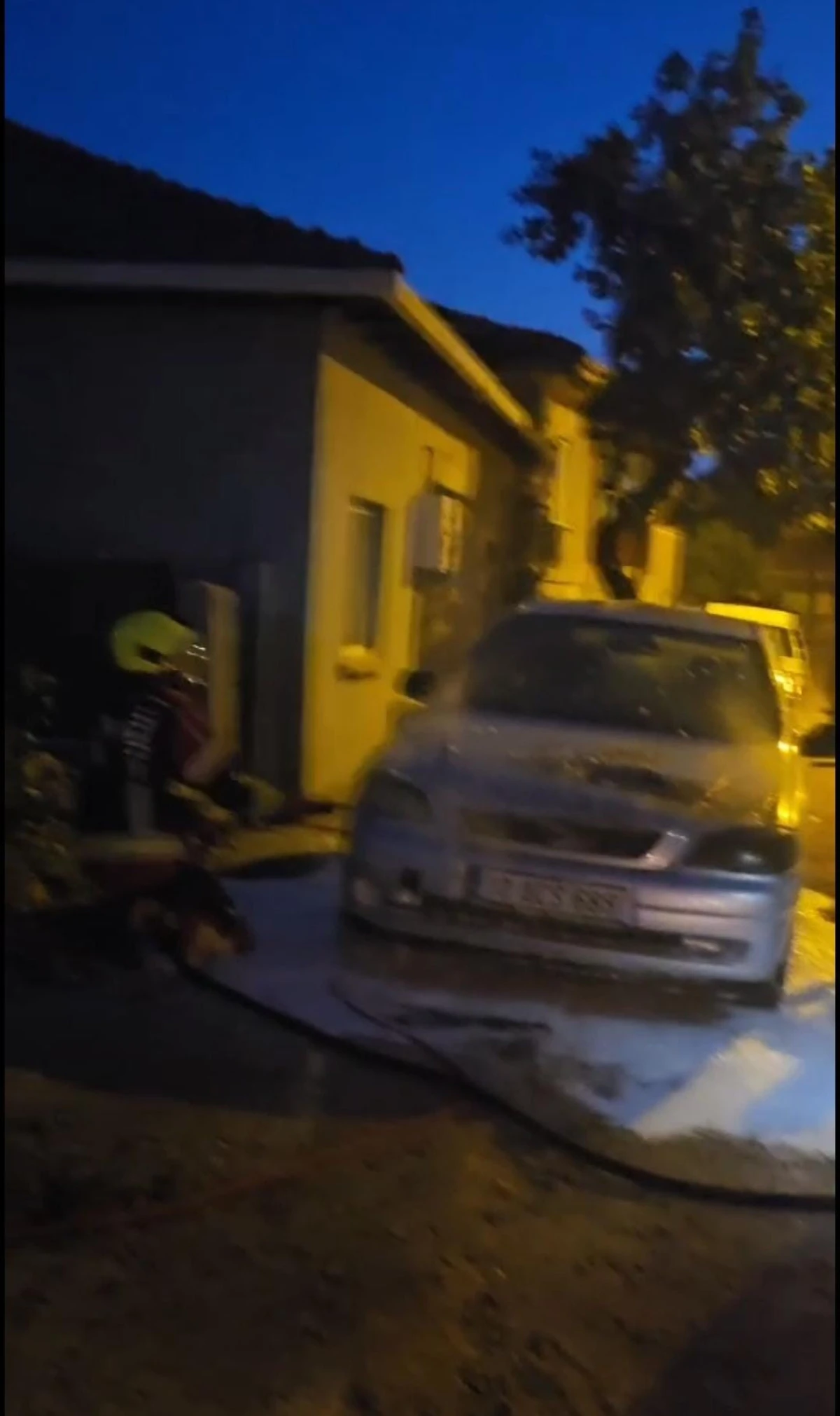 Sındırgı'da bir otomobil alevlere teslim oldu
