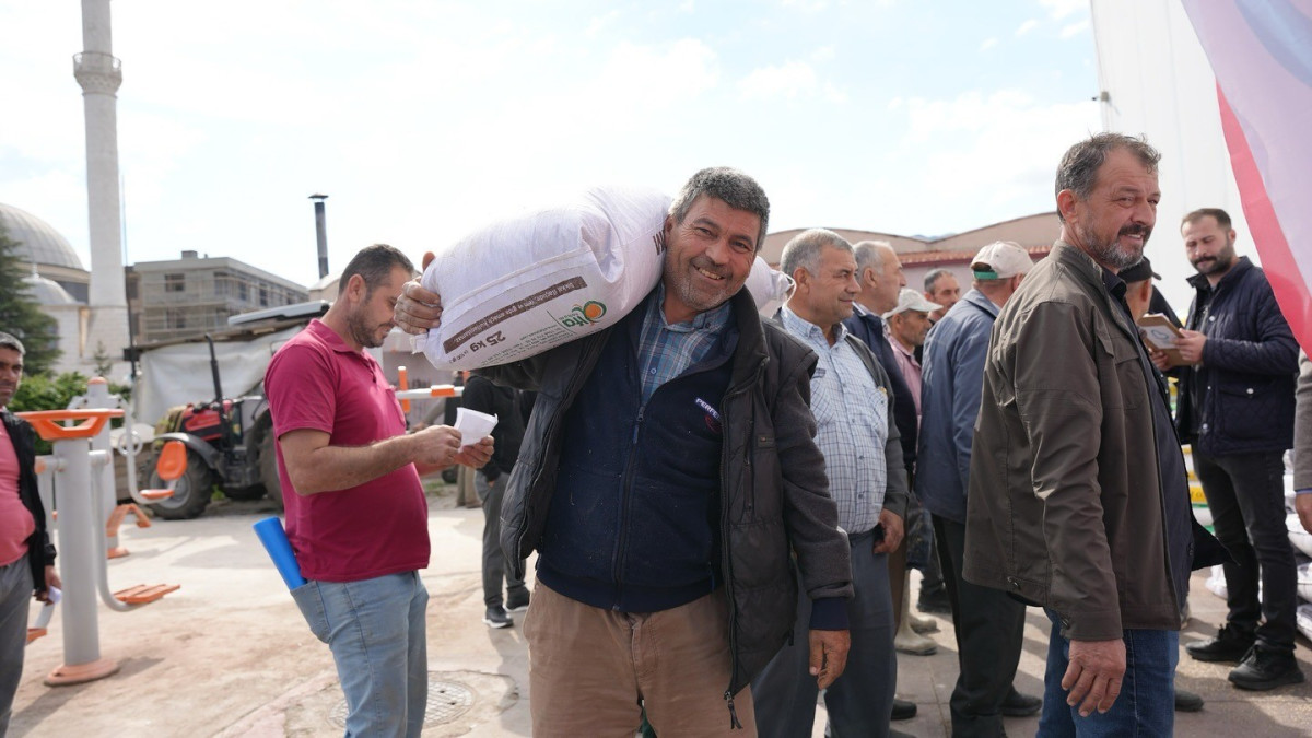 Sındırgı'da Süt Otu tohumları çiftçiyle buluştu