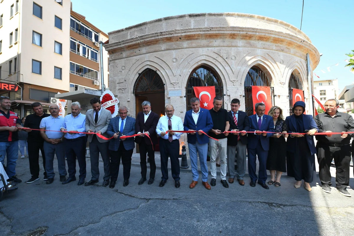 Vali İsmail Ustaoğlu Karesi Bey t&uuml;rbesinin a&ccedil;ılışını ger&ccedil;ekleştirdi