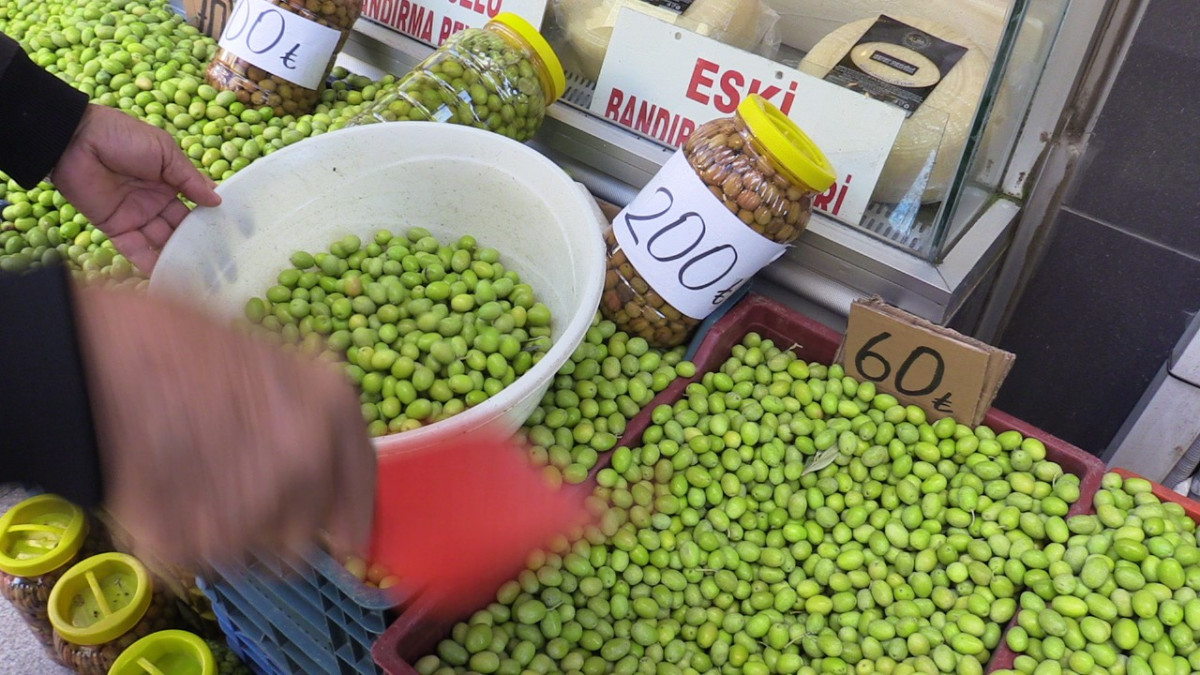 Yeni mahsul kırma-çizme zeytin satışa çıktı