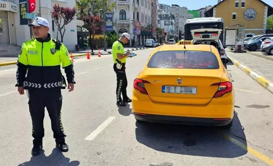 Yüksek ses ile araç kullananlara cezai işlem uygulandı